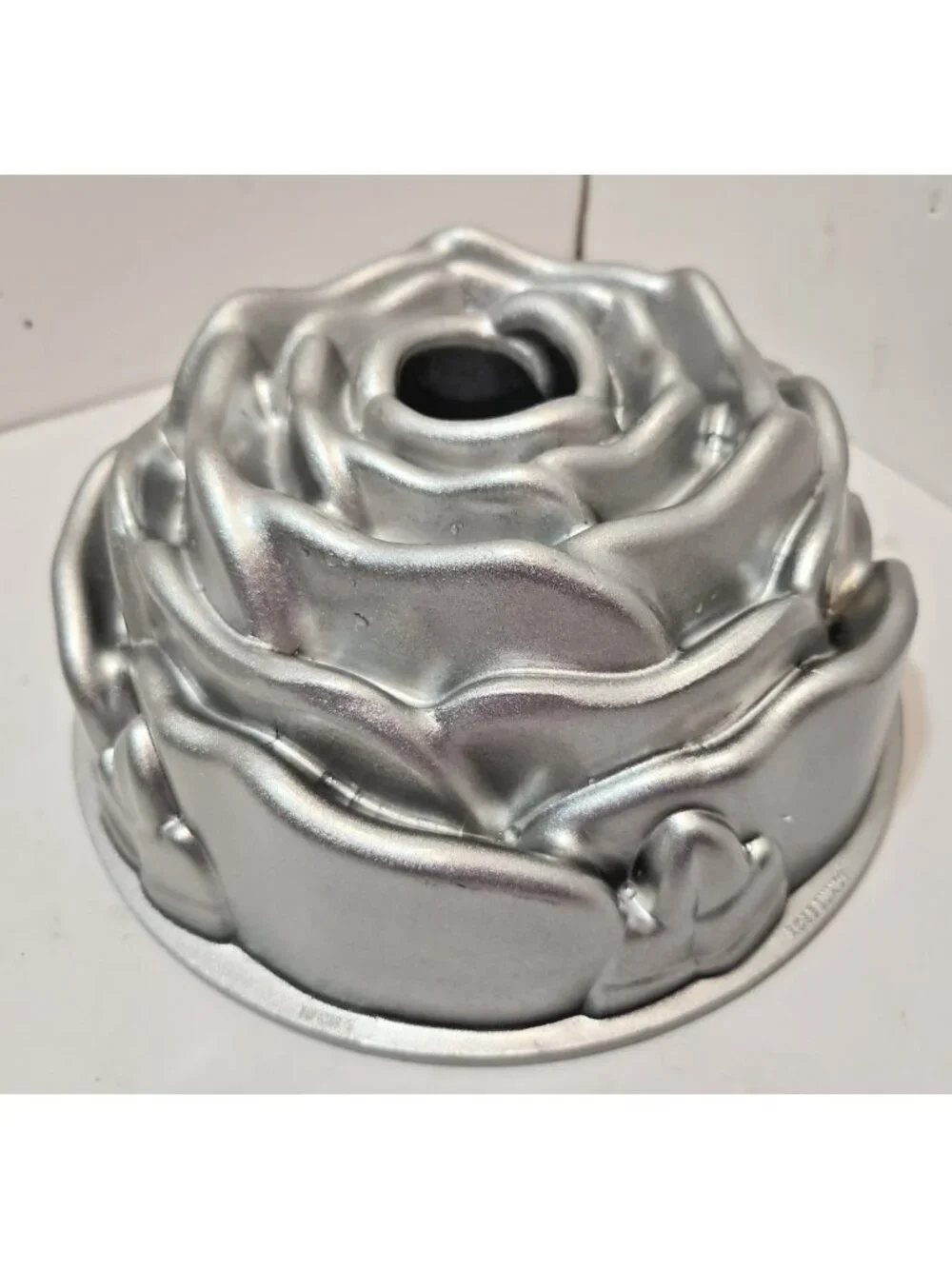 Nordic Ware Rose Flower Bundt Cake Pan Cast Aluminum Non Stick USA 10 Cup Mold